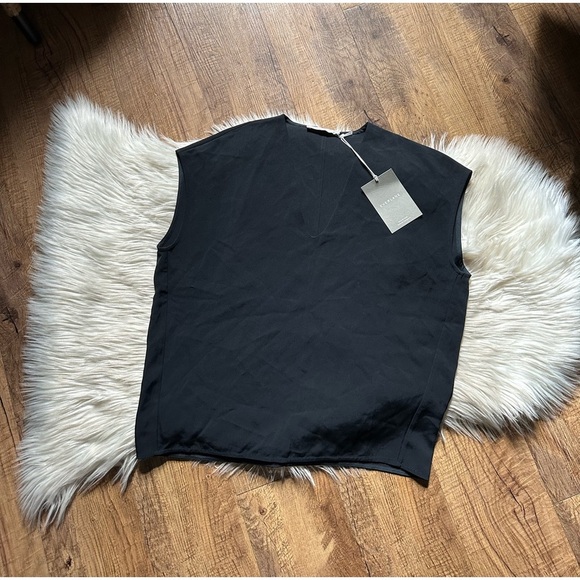 EVERLANE The Japanese GoWeave V-Neck Top In Black - Picture 4 of 6